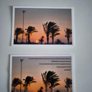 Postal de un atardecer con palmeras, antes y después de la intervención con bordado a mano.