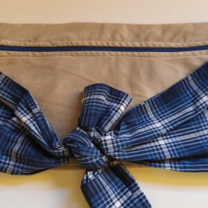Bolso El Abrazo de upcycling, con tela de cuadros y lazada